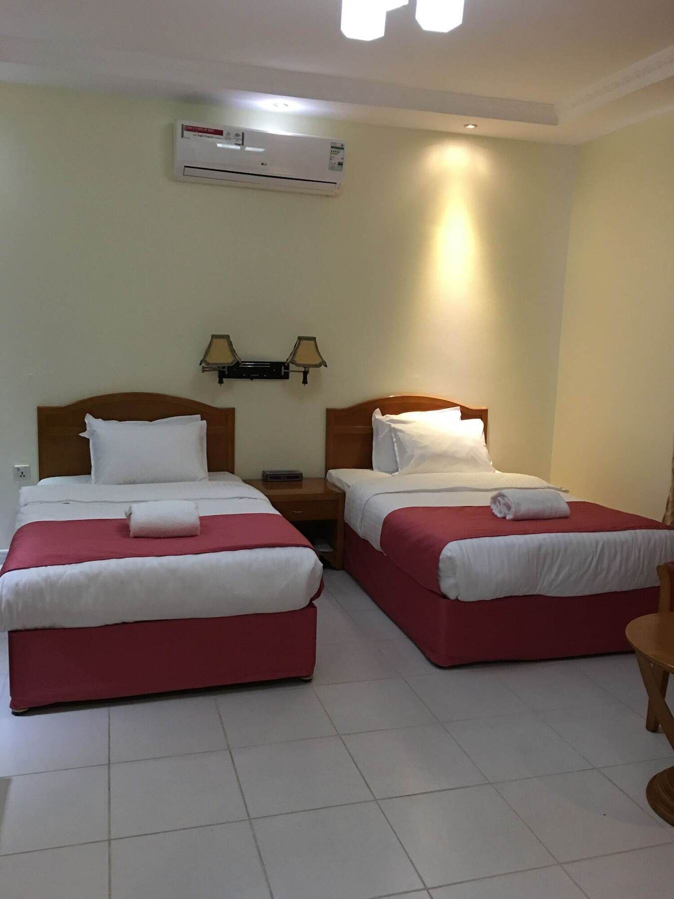 Oyo 366 Waves Hotel Adżman Zewnętrze zdjęcie