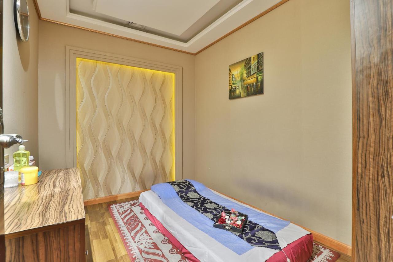Oyo 366 Waves Hotel Adżman Zewnętrze zdjęcie