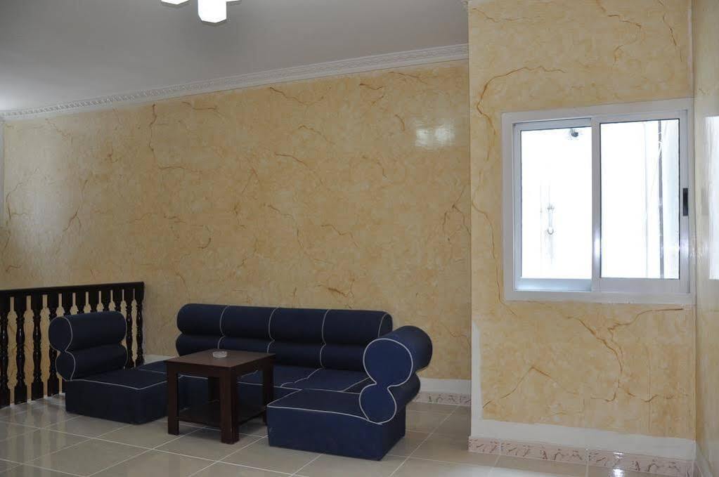 Oyo 366 Waves Hotel Adżman Zewnętrze zdjęcie
