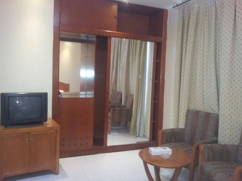 Oyo 366 Waves Hotel Adżman Zewnętrze zdjęcie