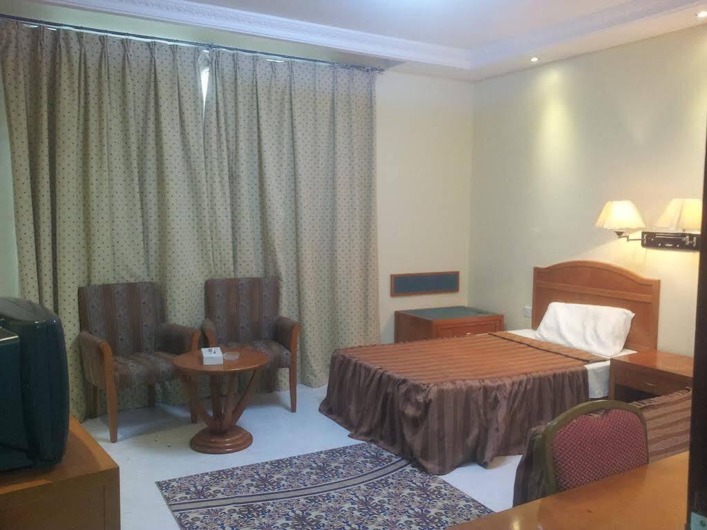 Oyo 366 Waves Hotel Adżman Zewnętrze zdjęcie