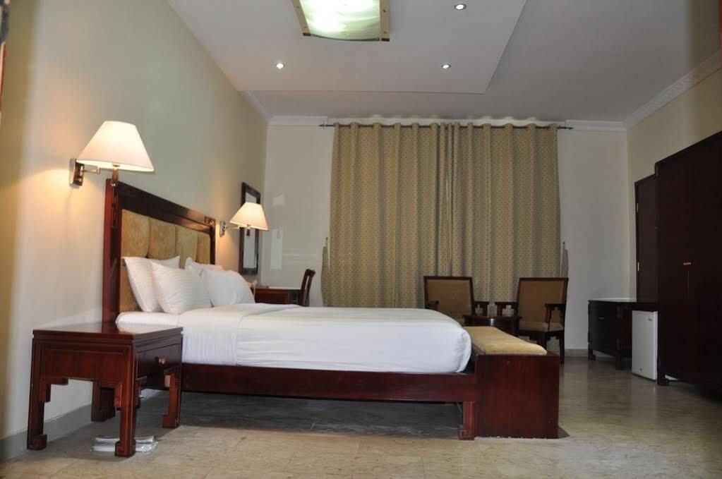 Oyo 366 Waves Hotel Adżman Zewnętrze zdjęcie