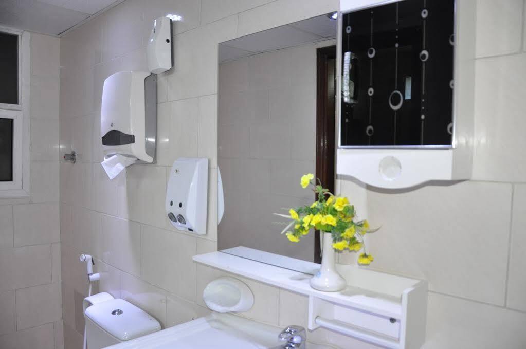 Oyo 366 Waves Hotel Adżman Zewnętrze zdjęcie