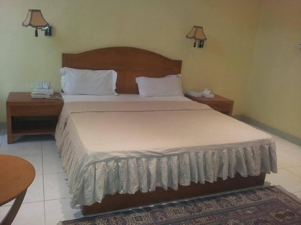 Oyo 366 Waves Hotel Adżman Zewnętrze zdjęcie