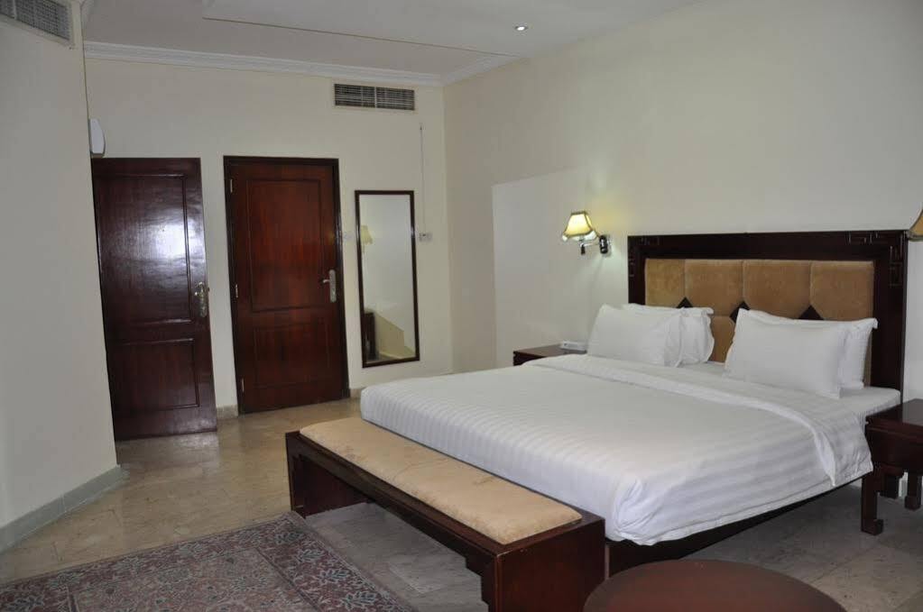 Oyo 366 Waves Hotel Adżman Zewnętrze zdjęcie