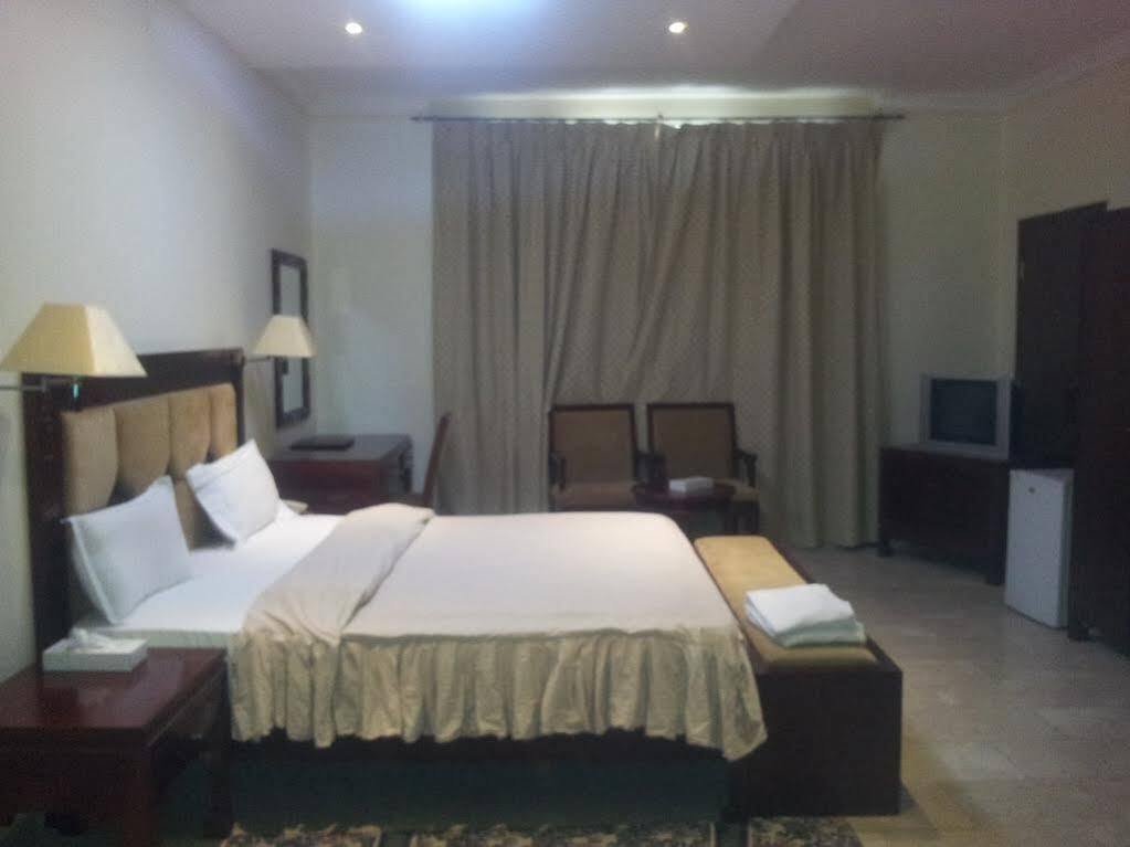 Oyo 366 Waves Hotel Adżman Zewnętrze zdjęcie